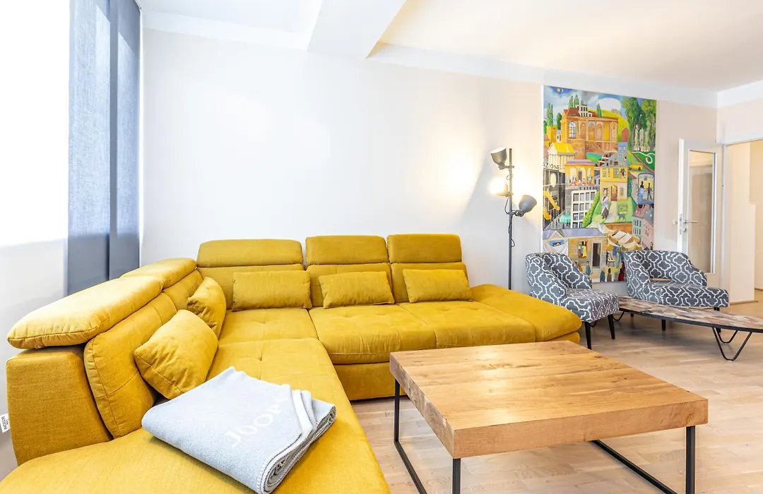 Christian Apartments Oper - Contactless Check In-1